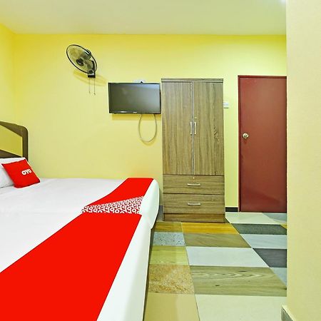 Oyo 873 Bamboo Inn Batu Ferringhi Eksteriør billede